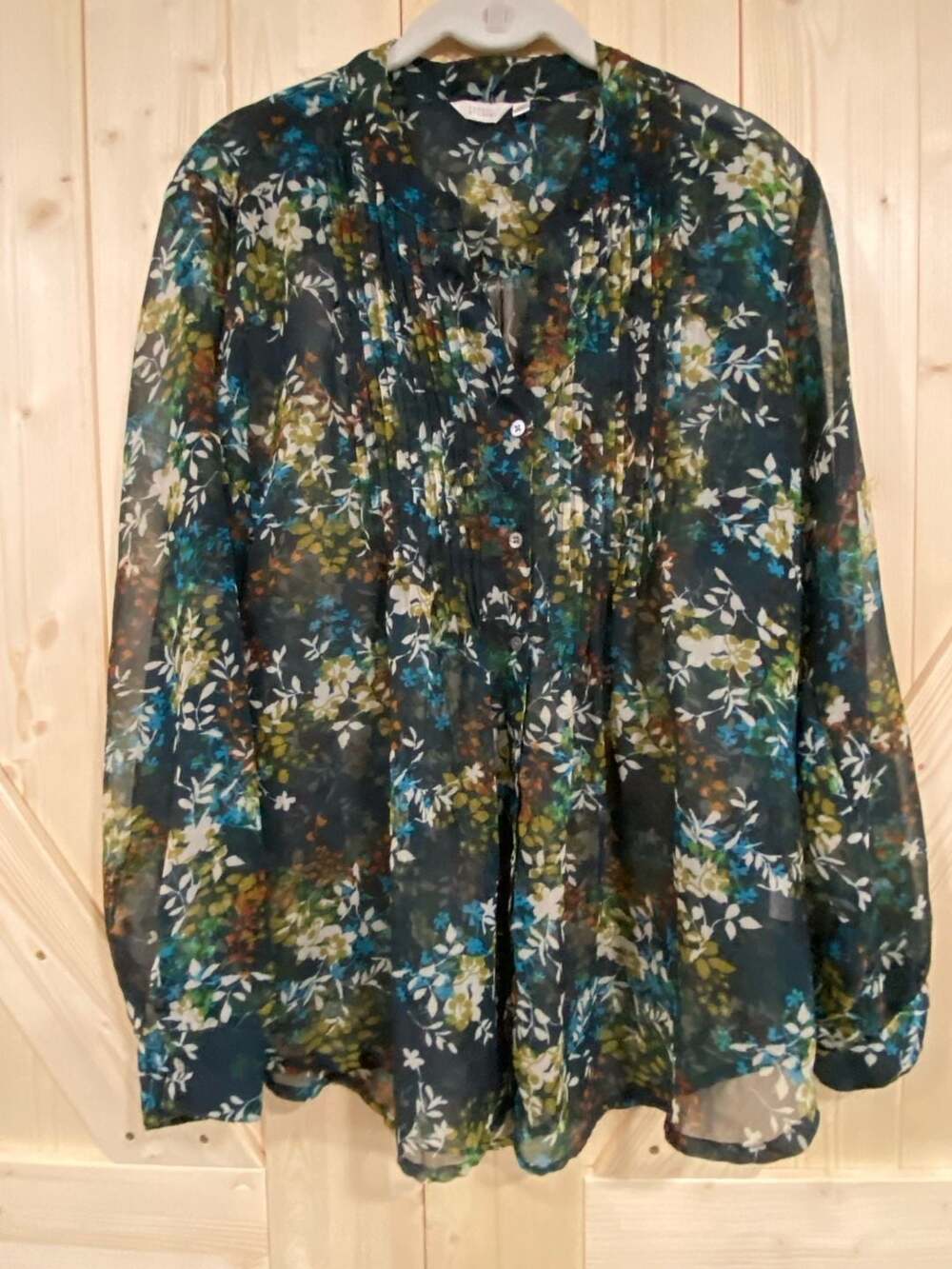 Casual Studio Green Floral Sheer Long Sleeve Button-Up Blouse